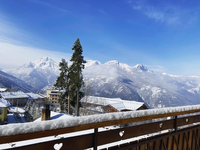 Vista sulle montagne innevate dal profilo Instagram ufficiale del Gran Baita