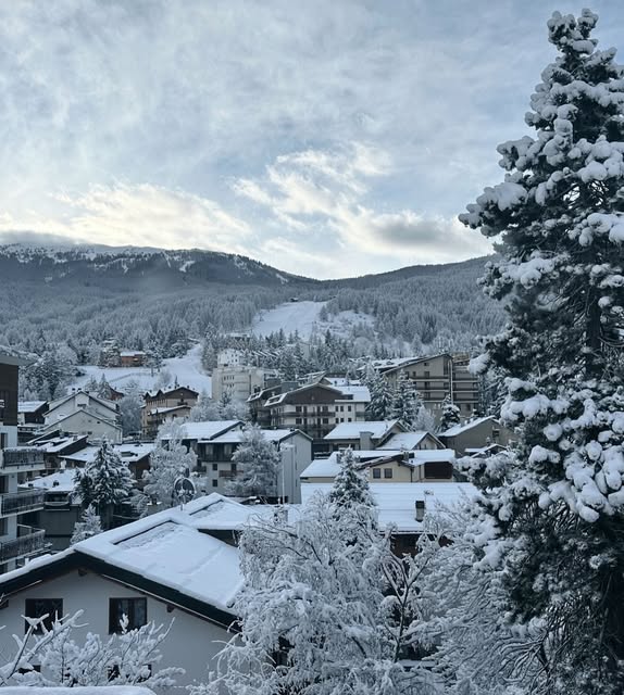 Panorama invernale di Sauze d’Oulx dal profilo Instagram ufficiale del Gran Baita